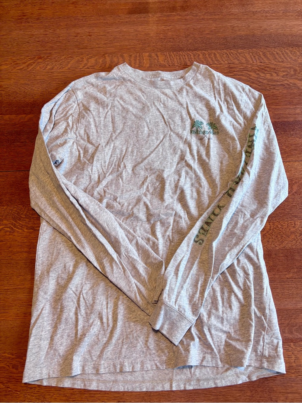 Long-Sleeve Vineyard Vines Gray Crewneck Shirt with Green Hockey Logo